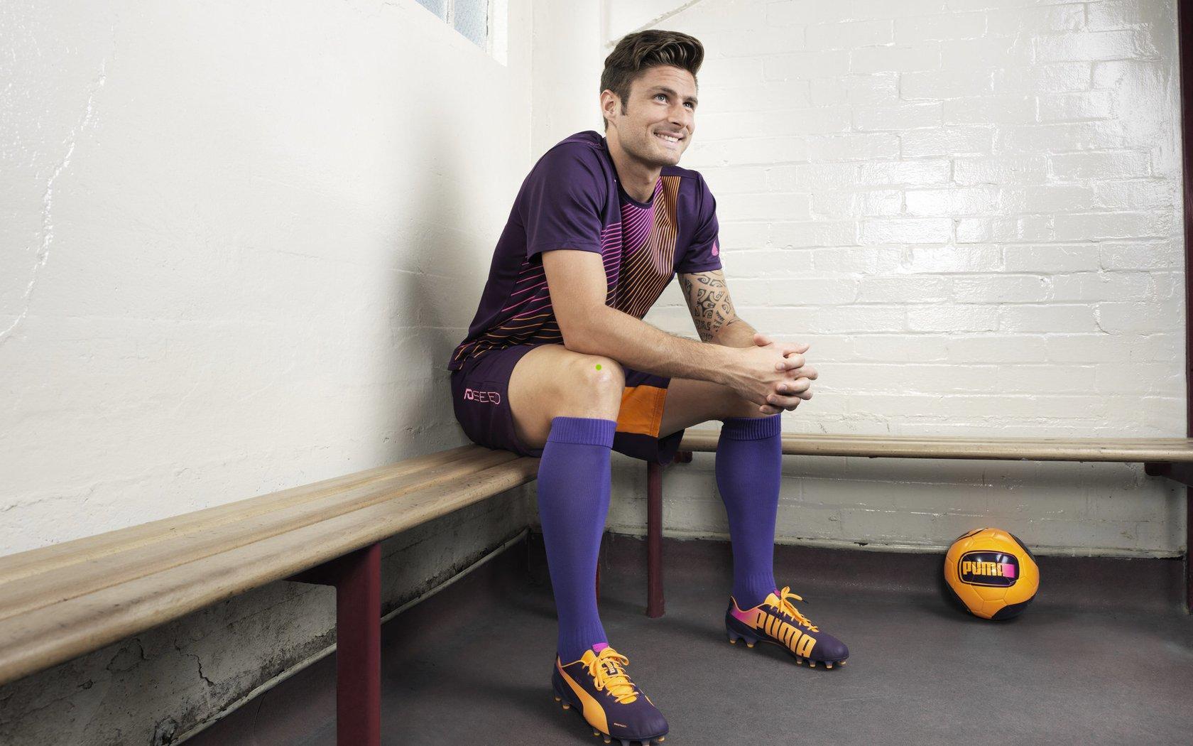 足彩网体育运营中心：一场闷平夜收获意外之喜 邵佳一赛后盛赞新门神，国足门将位置迎来强力新选项